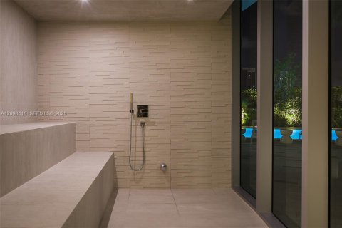 Condo in Miami, Florida, 1 bedroom  № 2394461 - photo 27