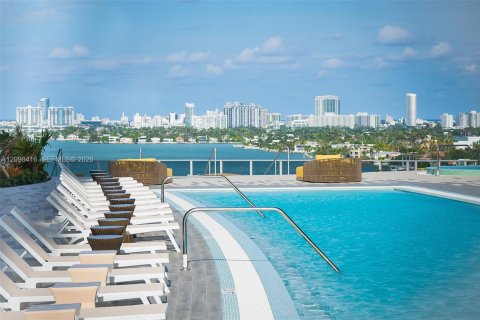 Condo in Miami, Florida, 1 bedroom  № 2394461 - photo 4