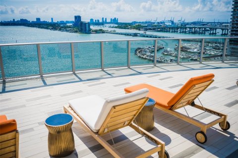 Condo in Miami, Florida, 1 bedroom  № 2394461 - photo 5