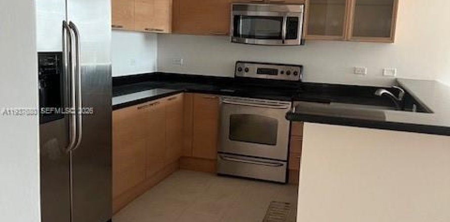 Кондоминиум с 2 спальнями в Холливуд, Флорида № 1995557