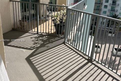 Снять в аренду кондоминиум в Холливуд, Флорида 2 спальни, 135.36м2, № 1995557 - фото 9