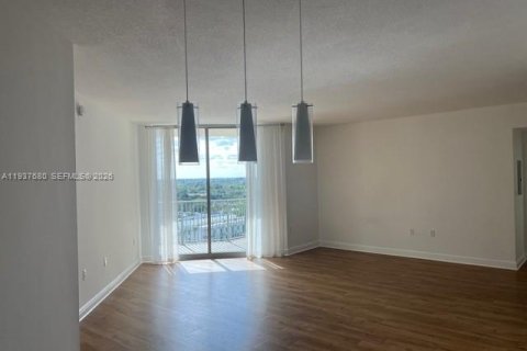 Снять в аренду кондоминиум в Холливуд, Флорида 2 спальни, 135.36м2, № 1995557 - фото 3