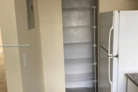 Townhouse in Miami, Florida 3 bedrooms, 106.84 sq.m. № 1936772 - photo 5