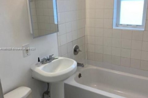 Townhouse in Miami, Florida 3 bedrooms, 106.84 sq.m. № 1936772 - photo 3