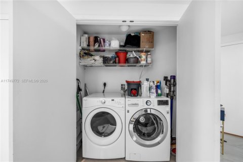 Condo in North Miami Beach, Florida, 2 bedrooms № 2244248 - photo 30