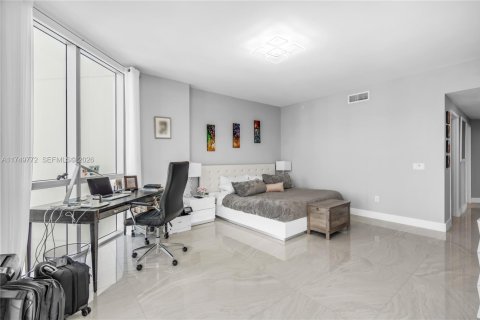 Condo in North Miami Beach, Florida, 2 bedrooms № 2244248 - photo 18