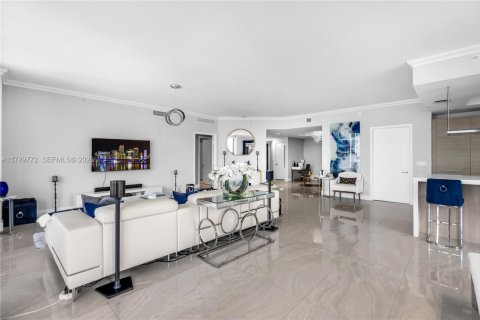 Condo in North Miami Beach, Florida, 2 bedrooms № 2244248 - photo 15