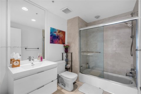 Condo in North Miami Beach, Florida, 2 bedrooms № 2244248 - photo 27