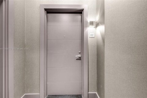 Condo in North Miami Beach, Florida, 2 bedrooms № 2244248 - photo 7
