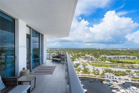 Condo in North Miami Beach, Florida, 2 bedrooms № 2244248 - photo 5