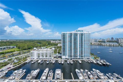 Condo in North Miami Beach, Florida, 2 bedrooms № 2244248 - photo 4