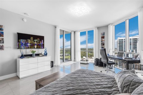 Condo in North Miami Beach, Florida, 2 bedrooms № 2244248 - photo 17