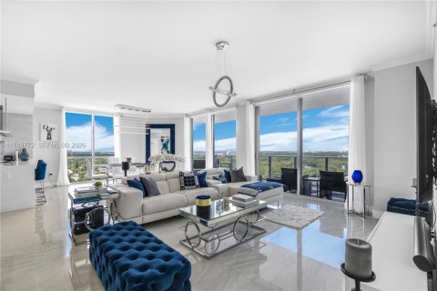 Condo in North Miami Beach, Florida, 2 bedrooms № 2244248 - photo 14