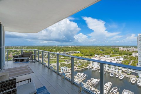 Condo in North Miami Beach, Florida, 2 bedrooms № 2244248 - photo 6