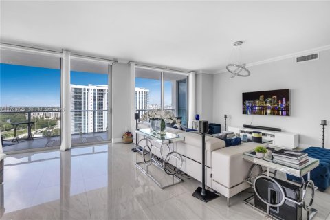 Condo in North Miami Beach, Florida, 2 bedrooms № 2244248 - photo 16