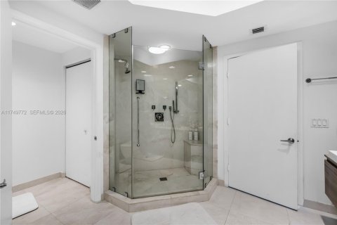 Condo in North Miami Beach, Florida, 2 bedrooms № 2244248 - photo 22