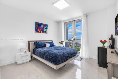 Condo in North Miami Beach, Florida, 2 bedrooms № 2244248 - photo 25