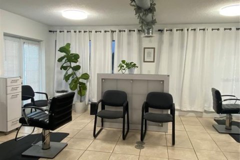 Propiedad comercial en alquiler en Ruskin, Florida, 477.98 m2 № 1806570 - foto 3