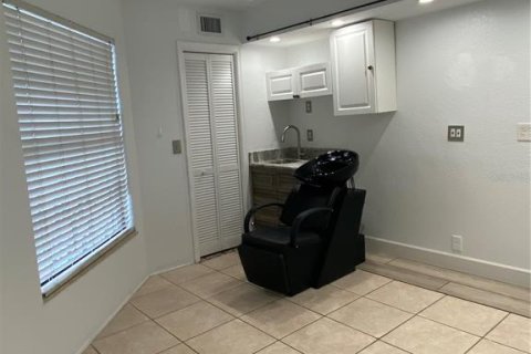 Propiedad comercial en alquiler en Ruskin, Florida, 477.98 m2 № 1806570 - foto 8