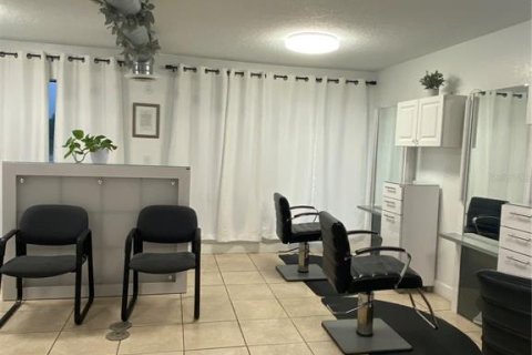 Propiedad comercial en alquiler en Ruskin, Florida, 477.98 m2 № 1806570 - foto 6