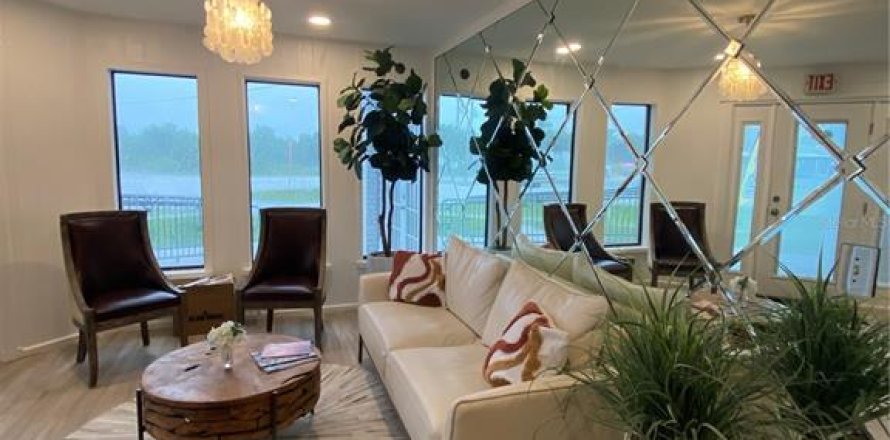 Propiedad comercial en Ruskin, Florida 477.98 m2 № 1806570