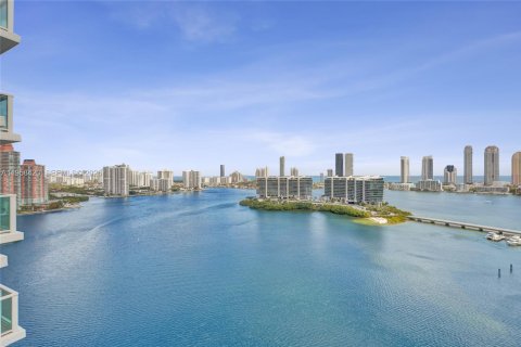 Condominio en venta en Aventura, Florida, 2 dormitorios, 275.92 m2 № 2032407 - foto 29