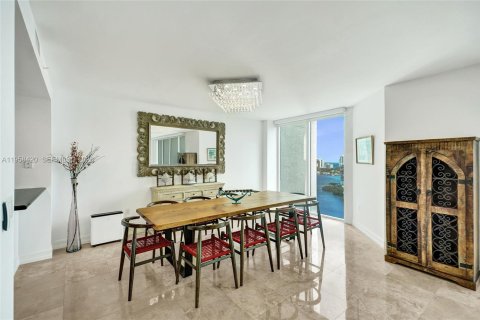 Condominio en venta en Aventura, Florida, 2 dormitorios, 275.92 m2 № 2032407 - foto 21