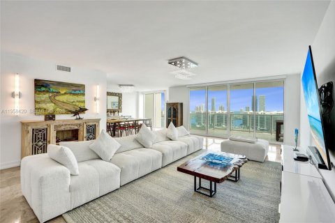 Condominio en venta en Aventura, Florida, 2 dormitorios, 275.92 m2 № 2032407 - foto 15