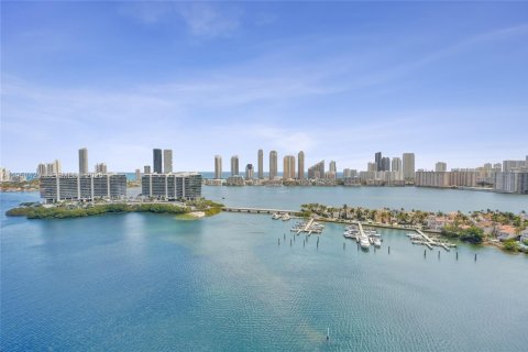 Condominio en venta en Aventura, Florida, 2 dormitorios, 275.92 m2 № 2032407 - foto 30