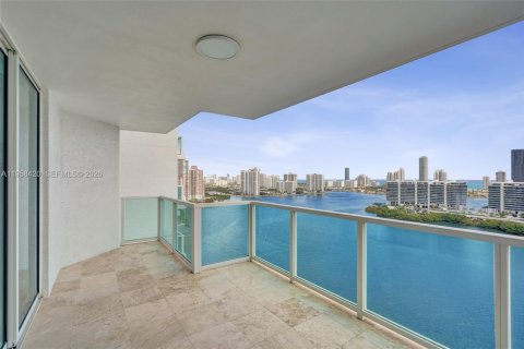 Condominio en venta en Aventura, Florida, 2 dormitorios, 275.92 m2 № 2032407 - foto 27