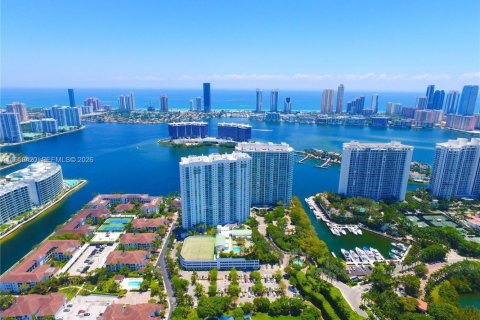 Купить кондоминиум в Авентура, Флорида 2 спальни, 275.92м2, № 2032407 - фото 3