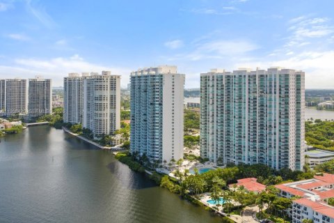 Купить кондоминиум в Авентура, Флорида 2 спальни, 275.92м2, № 2032407 - фото 6