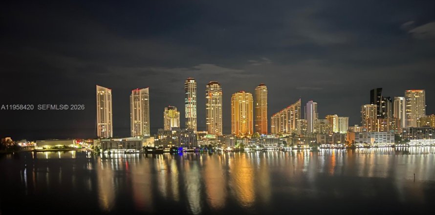 Кондоминиум с 2 спальнями в Авентура, Флорида № 2032407