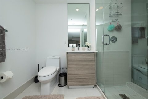 Condominio en alquiler en Miami, Florida, 1 dormitorio, 63.08 m2 № 1936881 - foto 16