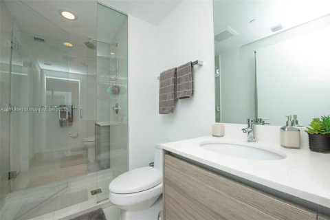 Condominio en alquiler en Miami, Florida, 1 dormitorio, 63.08 m2 № 1936881 - foto 14