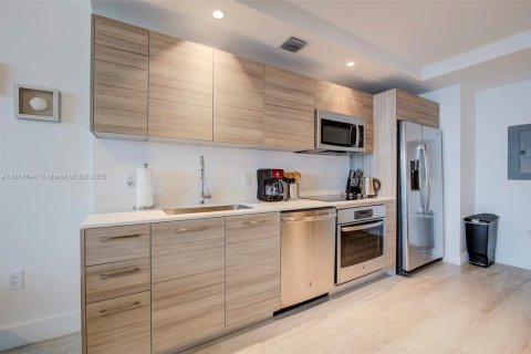 Condominio en alquiler en Miami, Florida, 1 dormitorio, 63.08 m2 № 1936881 - foto 9
