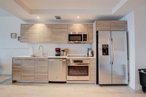 Condominio en alquiler en Miami, Florida, 1 dormitorio, 63.08 m2 № 1936881 - foto 10