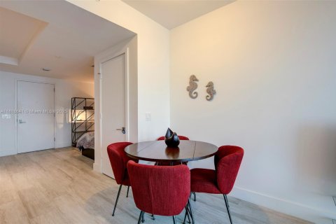 Condominio en alquiler en Miami, Florida, 1 dormitorio, 63.08 m2 № 1936881 - foto 11