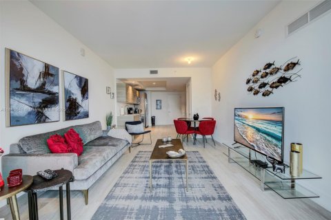 Condominio en alquiler en Miami, Florida, 1 dormitorio, 63.08 m2 № 1936881 - foto 7