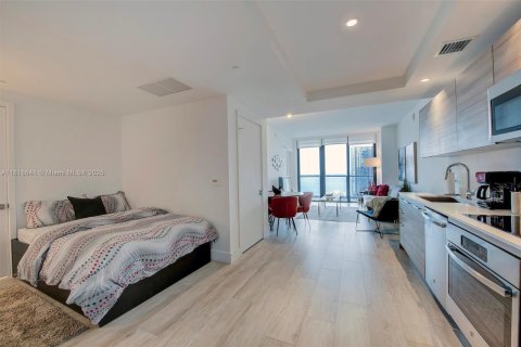 Condominio en alquiler en Miami, Florida, 1 dormitorio, 63.08 m2 № 1936881 - foto 3