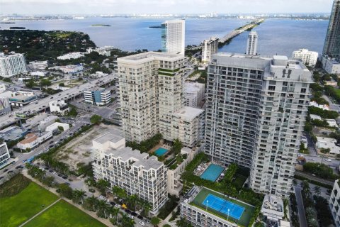 Condominio en alquiler en Miami, Florida, 1 dormitorio, 63.08 m2 № 1936881 - foto 1