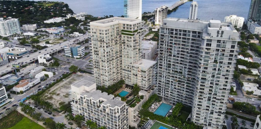 Condominio en Miami, Florida, 1 dormitorio № 1936881