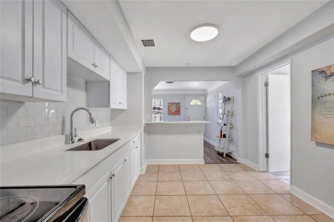 Casa en venta en Saint Petersburg, Florida, 3 dormitorios, 82.4 m2 № 1593424 - foto 11