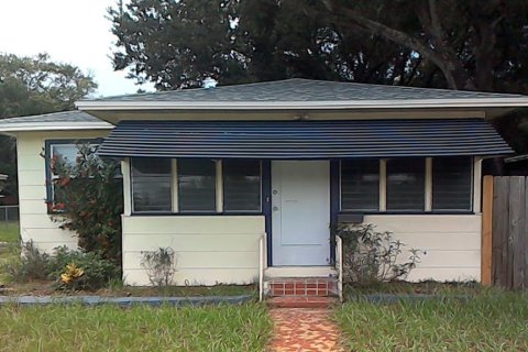 Villa ou maison à louer à Saint Petersburg, Floride: 2 chambres, 70.98 m2 № 1895189 - photo 1