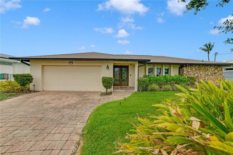 Casa en venta en Cape Coral, Florida, 3 dormitorios, 182.09 m2 № 1792917 - foto 1