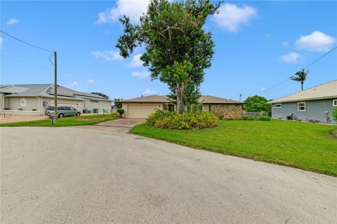 Casa en venta en Cape Coral, Florida, 3 dormitorios, 182.09 m2 № 1792917 - foto 7