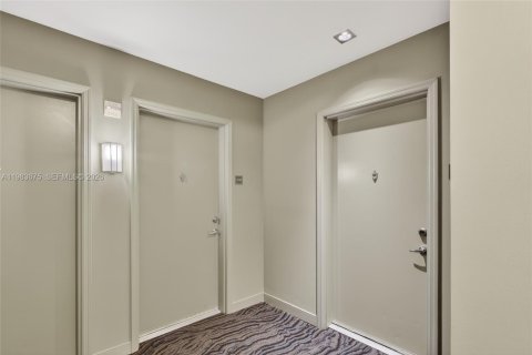 Condominio en venta en Miami, Florida, 1 dormitorio, 71.91 m2 № 2250497 - foto 5