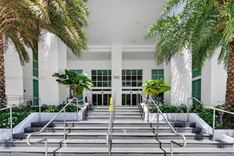 Condominio en venta en Miami, Florida, 1 dormitorio, 71.91 m2 № 2250497 - foto 2
