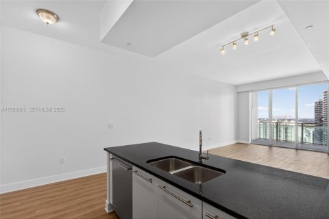 Condominio en venta en Miami, Florida, 1 dormitorio, 71.91 m2 № 2250497 - foto 17