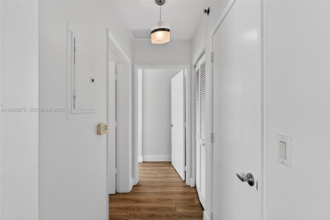 Condominio en venta en Miami, Florida, 1 dormitorio, 71.91 m2 № 2250497 - foto 21